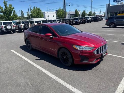 Used 2019 Ford Fusion SE FWD image 4