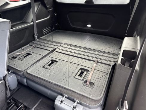 Used 2019 Chevrolet Traverse LT w/ LT Premium Package image 12