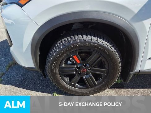 Used 2025 Nissan Rogue SV AWD/4WD image 3