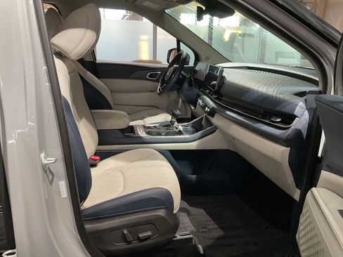 New 2026 Kia Carnival EX FWD image 23