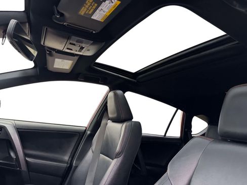 Used 2018 Toyota RAV4 SE w/ Power Extra Value Package image 10