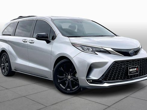 Used 2023 Toyota Sienna XSE image 2
