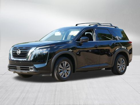 Certified 2025 Nissan Pathfinder SV w/ SV Premium Package AWD/4WD image 3