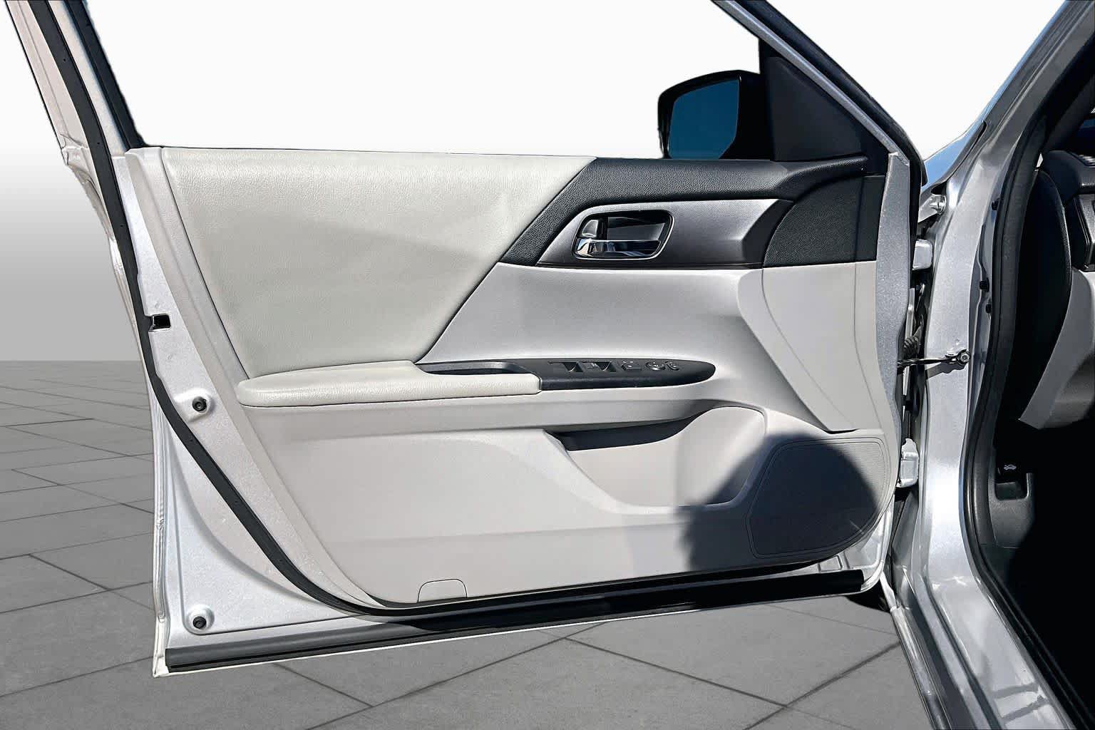 Used 2015 Honda Accord LX image 20