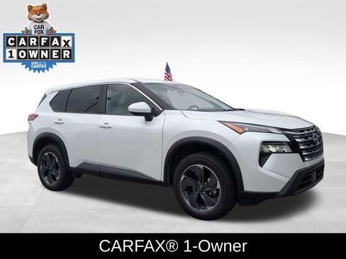 Used 2025 Nissan Rogue SV FWD image 2