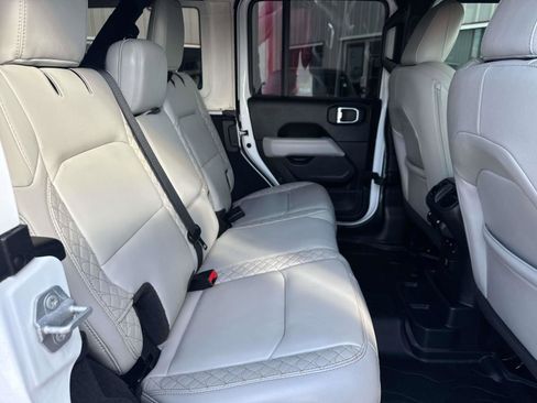 Certified 2022 Jeep Wrangler Unlimited Sahara image 9