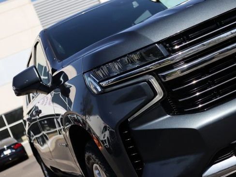 Used 2021 Chevrolet Suburban LT w/ Luxury Package image 13
