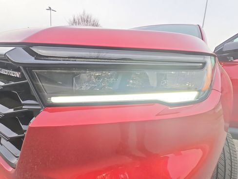 Used 2025 Honda Pilot Black Edition image 28