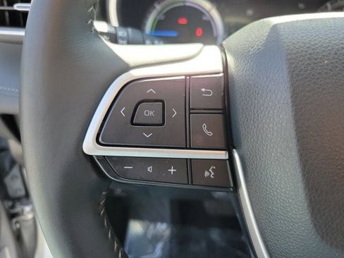 Used 2023 Toyota Highlander XLE image 19