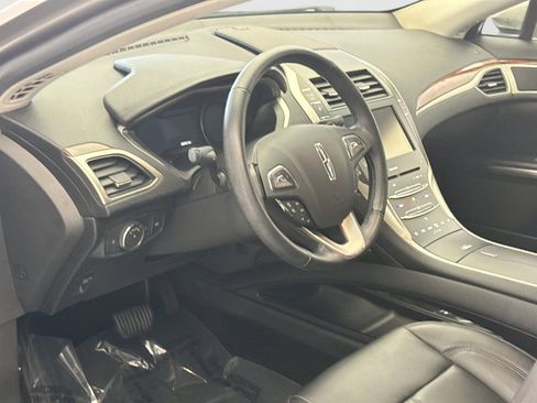 Used 2016 Lincoln MKZ FWD image 10