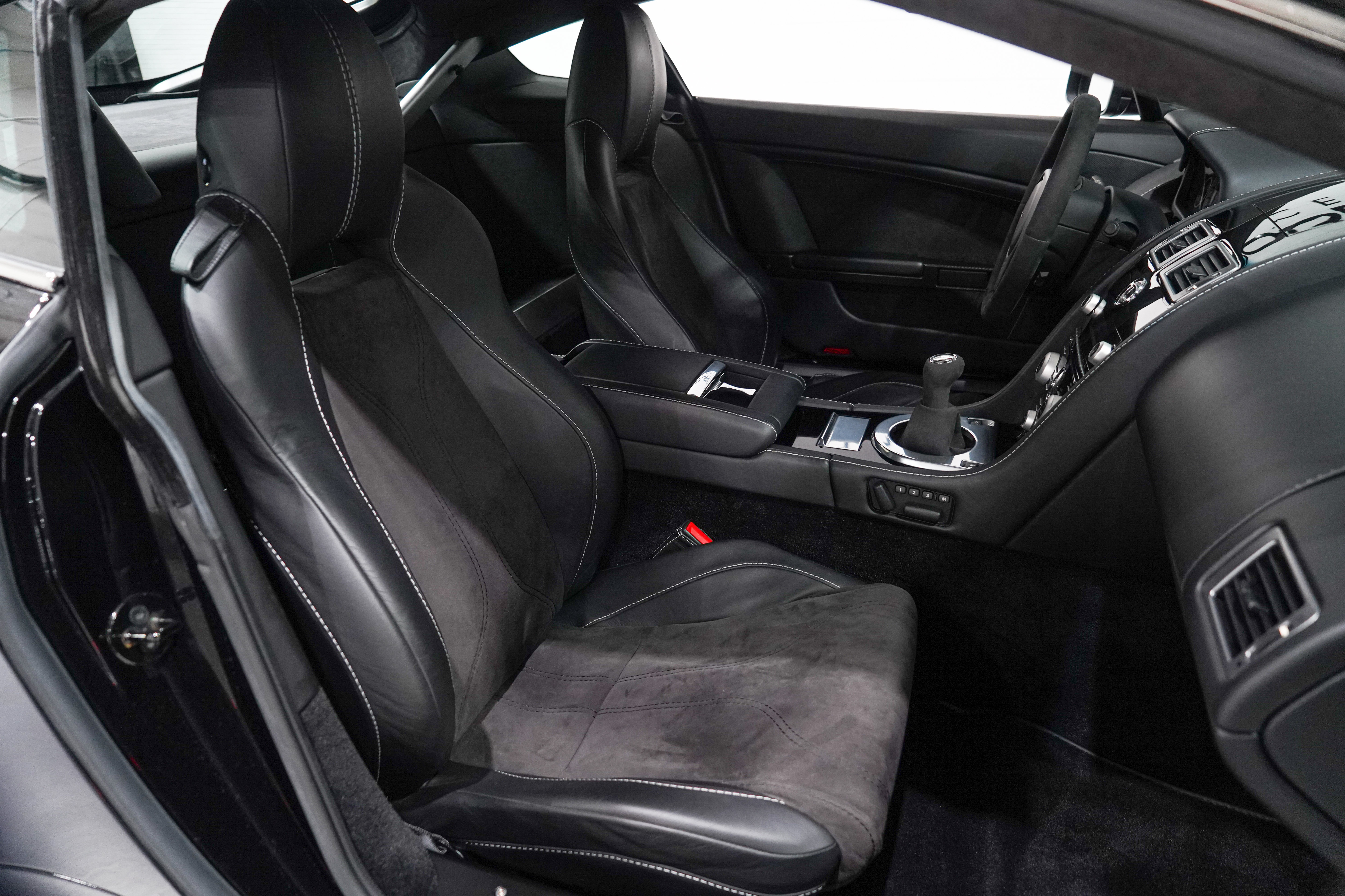 Used 2011 Aston Martin V12 Vantage Carbon Black RWD image 16