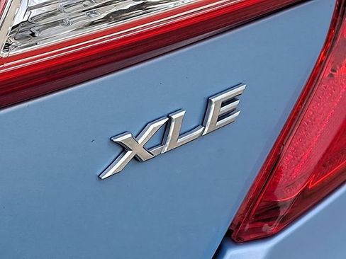 Used 2013 Toyota Camry XLE w/ Leather Pkg image 30