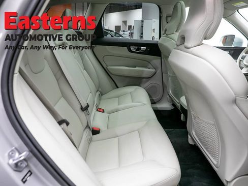 Used 2022 Volvo XC60 B5 Momentum AWD/4WD image 24
