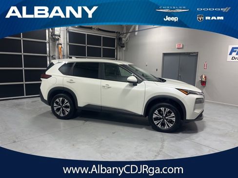 Used 2023 Nissan Rogue SV image 1