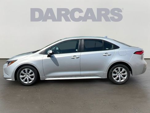 Used 2025 Toyota Corolla LE FWD image 4