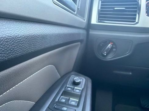 Used 2022 Volkswagen Atlas Cross Sport SEL AWD/4WD image 12