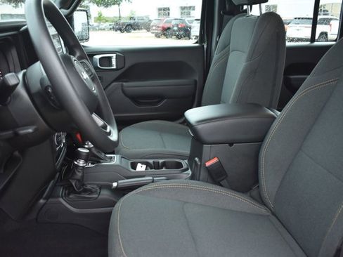 Used 2025 Jeep Wrangler Sport image 13