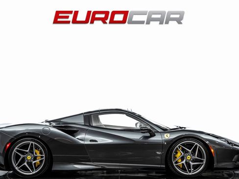Used 2022 Ferrari F8 Tributo image 8