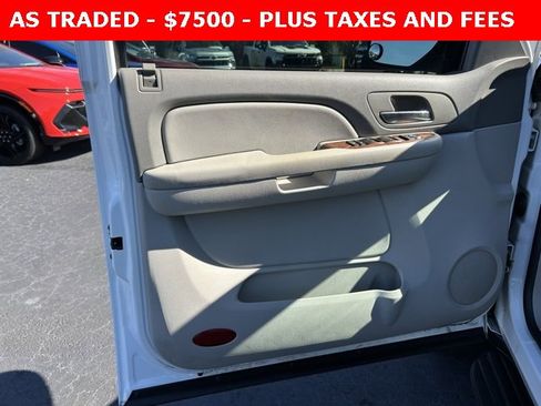 Used 2007 Chevrolet Suburban LT w/ LT Preferred Equipment Group image 12