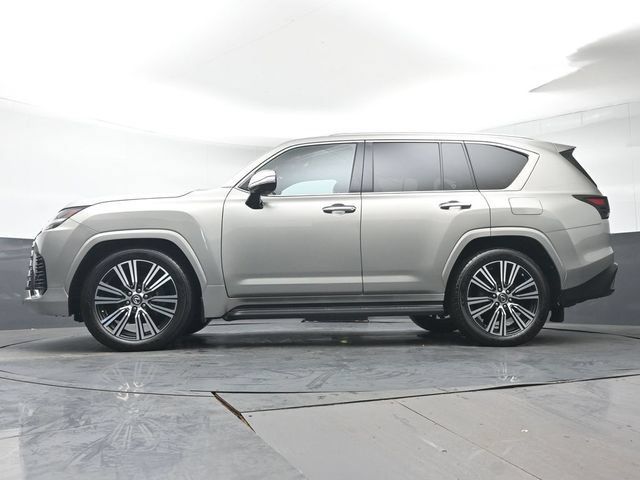 Used 2023 Lexus LX 600 4WD w/ Luxury Package image 38
