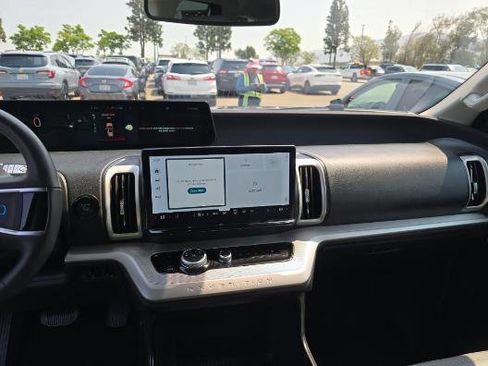 Used 2025 Ford Expedition Active image 11