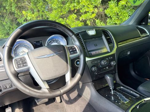 Used 2011 Chrysler 300 Limited RWD image 38