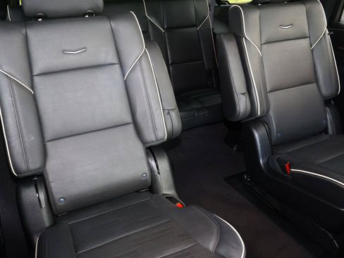 Used 2023 Cadillac Escalade Premium Luxury RWD image 21