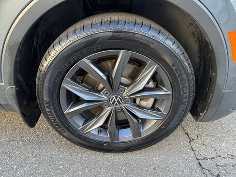 Used 2022 Volkswagen Tiguan SE image 29