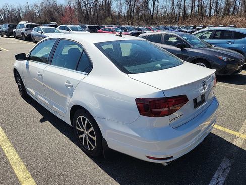 Used 2017 Volkswagen Jetta SE FWD image 4