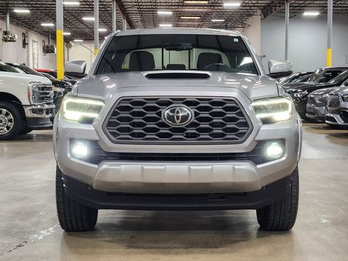 Used 2020 Toyota Tacoma TRD Sport w/ Technology Package image 2