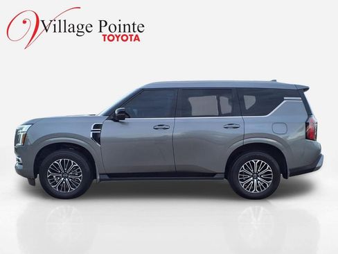 Used 2025 Nissan Armada SL AWD/4WD image 2