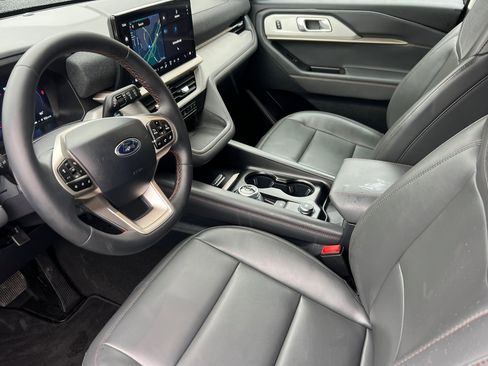 Used 2025 Ford Explorer Active w/ Active Comfort Package image 10