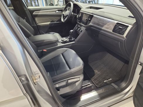 Used 2022 Volkswagen Atlas Cross Sport SE image 17