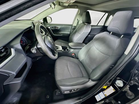 Used 2019 Toyota RAV4 XLE AWD/4WD image 13