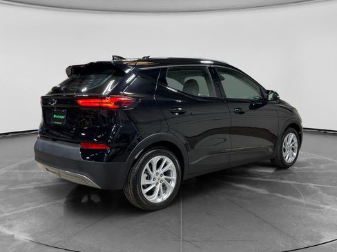 Used 2023 Chevrolet Bolt EUV LT w/ Driver Confidence Package FWD image 3