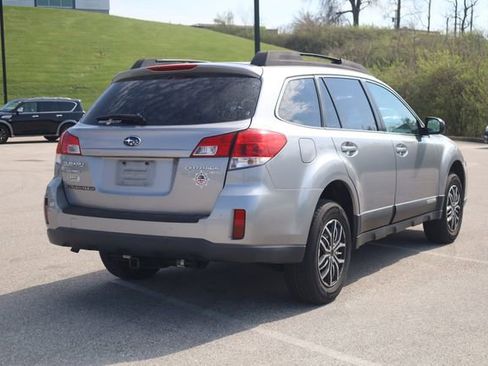 Used 2011 Subaru Outback 2.5i image 5