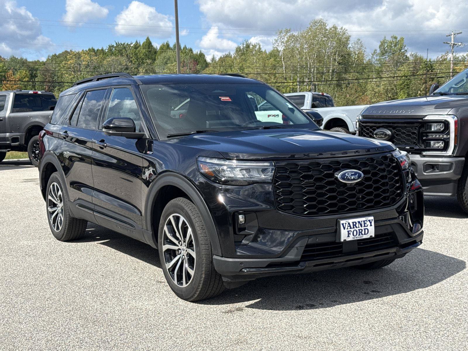 Used 2025 Ford Explorer ST-Line AWD/4WD image 3