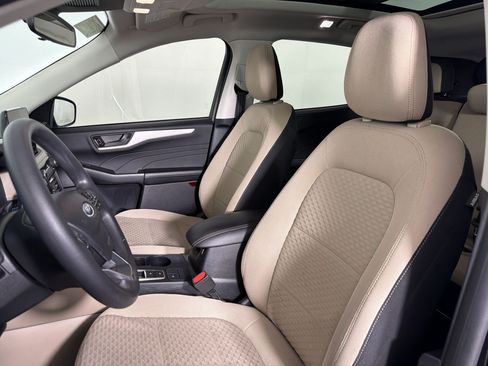 Used 2022 Ford Escape SE w/ SE Sport Appearance Package FWD image 4