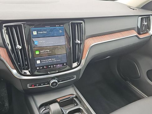 Used 2025 Volvo V60 B5 Cross Country Plus image 12