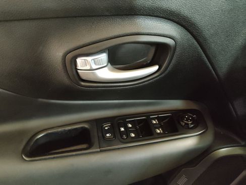 Used 2023 Jeep Renegade Latitude image 27