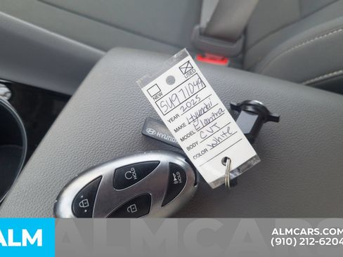 Certified 2025 Hyundai Elantra SEL FWD image 36