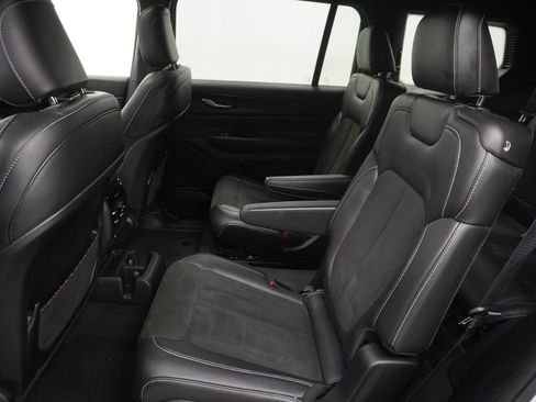 Certified 2023 Jeep Grand Cherokee L Laredo image 17