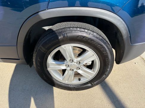 Used 2020 Chevrolet Trax LT w/ LT Convenience Package image 31