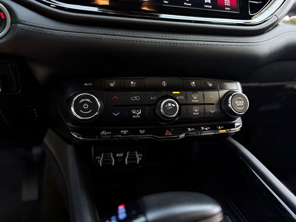 Used 2022 Dodge Durango Citadel RWD image 9