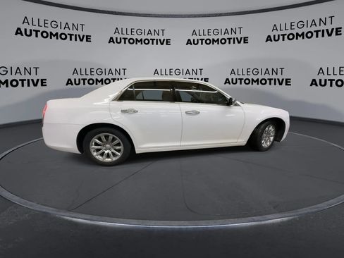Used 2011 Chrysler 300 C RWD image 11