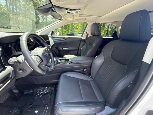 Used 2025 Lexus NX 250 FWD w/ Cold Area Package image 11