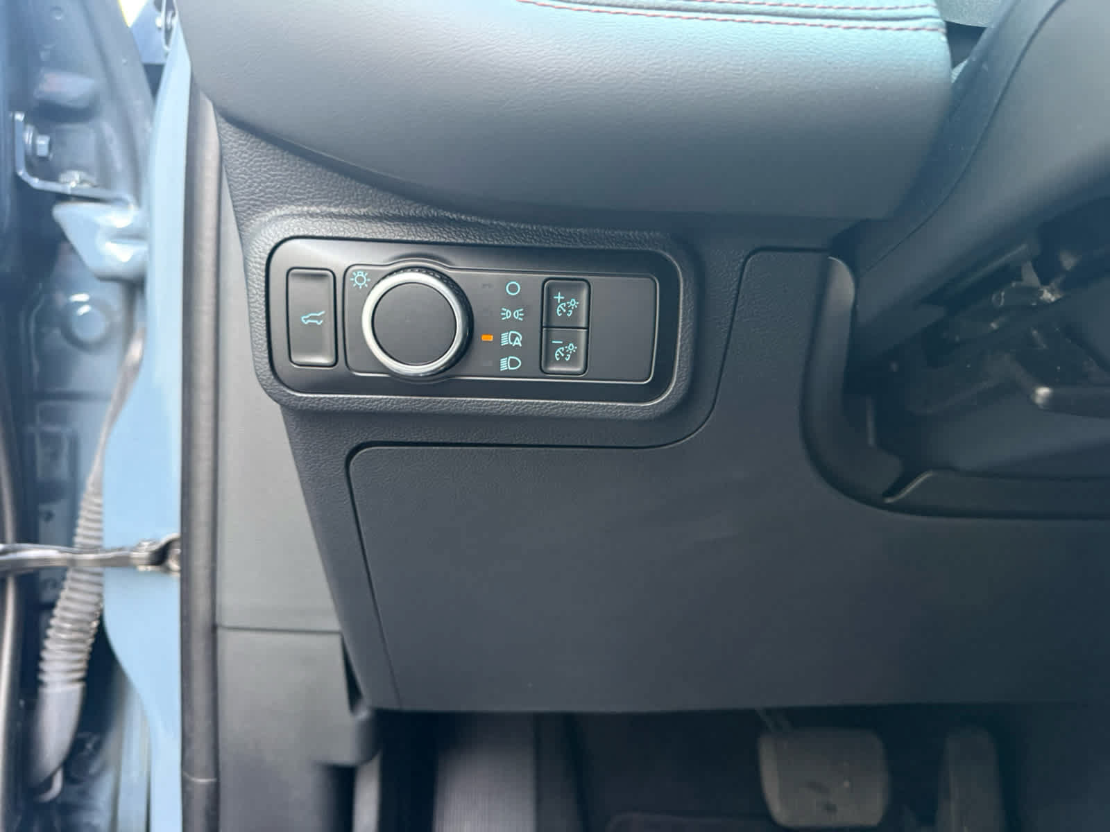 Used 2025 Ford Explorer Active AWD/4WD image 15