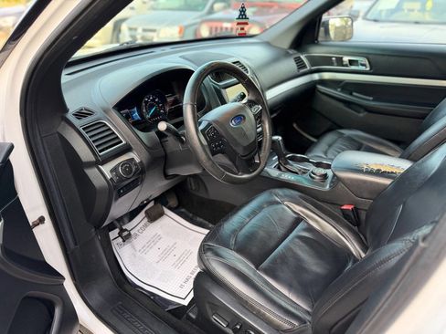 Used 2016 Ford Explorer XLT w/ Equipment Group 202A image 10