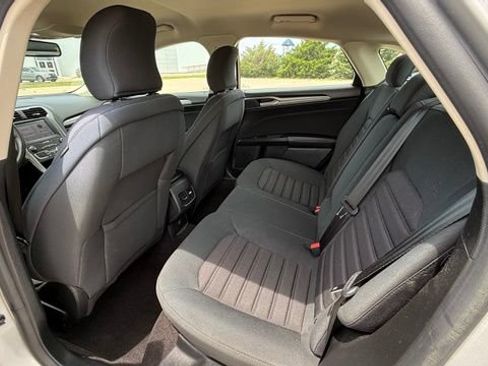 Used 2019 Ford Fusion SE FWD image 23