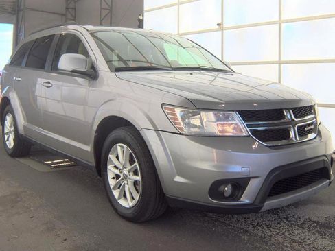 Used 2017 Dodge Journey SXT w/ Comfort/Convenience Group FWD image 3